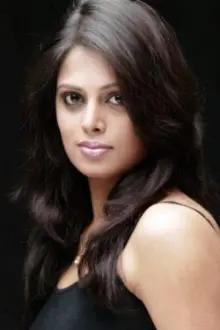 Sindhu Menon como: Sheela