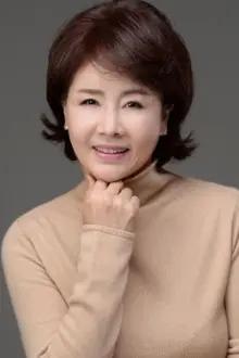 Eun-Sook Sunwoo como: Mrs. Kim