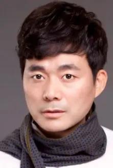 Jeong Woo-hyuk como: The gang boss Kim