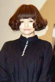 Léona Hirota como: Harumi
