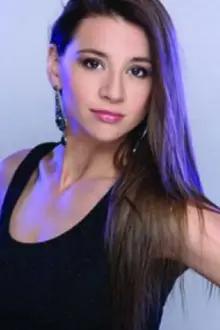 Laura Azcurra como: Camila Grande