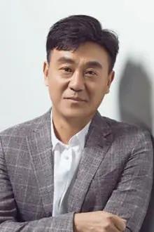 He Bing como: Zheng Jian / 饰 郑坚