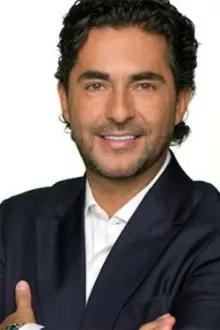 Raúl Araiza como: Marco