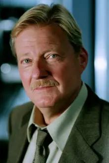 Waage Sandø como: Kirsten's father