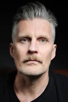 Stefan Gödicke como: Erik Larsson