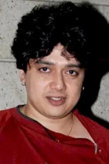 Harish Kumar como: Vijay Saxena