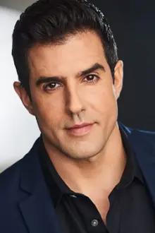 Adrian Gonzalez como: Raul