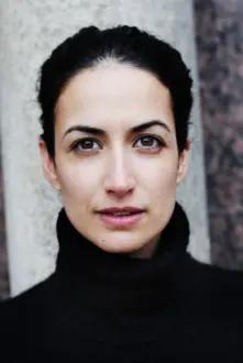 Sanam Afrashteh como: Dr. Leyla Sherbaz