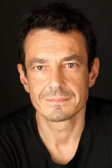 João Cabral como: Padre Silva