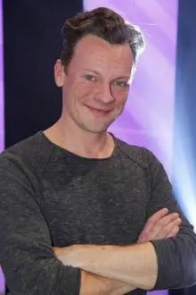 Ville Tiihonen como: Kristian