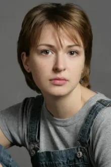 Anna Taratorkina como: Алёна (ветеринарный врач)