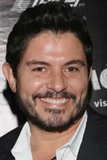 Ernesto Laguardia como: Carlos Támez