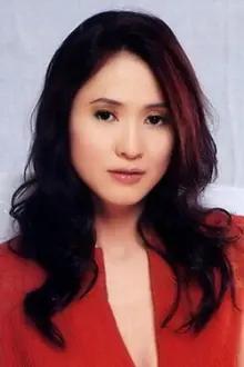 Jade Leung Chang como: Yeung Ling / Jenny Yeung