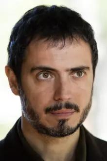 Julio Manrique como: Julio Beltrán