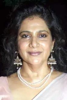 Asha Sachdev como: Asha