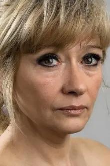 Catrinel Dumitrescu como: Silvia Popescu