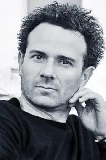Marc Martínez como: Fernando Bernal
