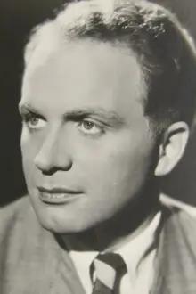 Fritz Genschow como: Großknecht Karl Lührmann