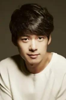 Kang Sung-min como: Jeong Joo-dong