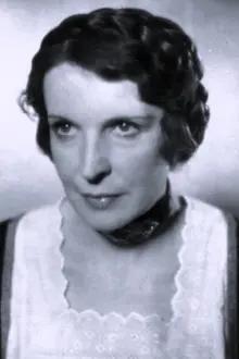 Hanna Ralph como: Madame Bertrand