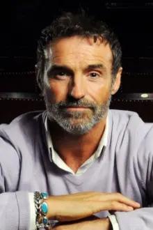 Marti Pellow como: The Sung Thoughts of The Journalist