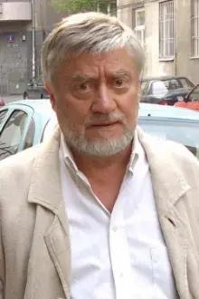 Janusz Michałowski como: Henryk Skarżyński "Dziadek", technik policyjny