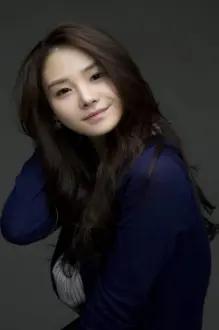 Yoon Joo como: Siyeon