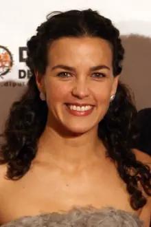 Carla Pérez como: María