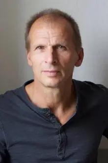 Jens-Uwe Bogadtke como: Peter