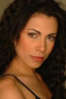 Daniela Lavender como: Juliana Santos