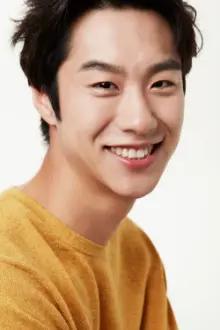 Sim Hee-seop como: Kim Hyung-joong