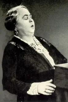 Sophie Pagay como: Großmutter Schmalenbach