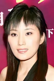 Ivy Leung Si-Man como: Kitty Yuen