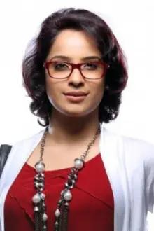 Aparna Gopinath como: Kani