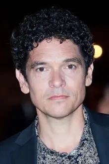 Pablo Molinero como: Mateo Núñez