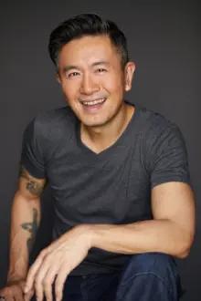 Adrian Pang como: Gordon