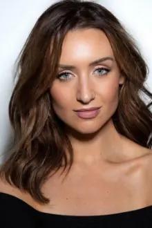 Catherine Tyldesley como: First Officer Kate Woods