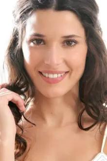 Manuela do Monte como: Carolina Correa da Silva