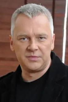 Zbigniew Stryj como: major Stefan Bajer