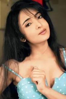 Menka Lalwani como: Nadia