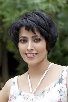 Meghna Malik como: Usha Rani Nehwal