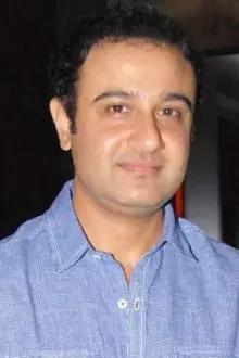 Vivek Mushran como: Rohit (Fruity's Father)
