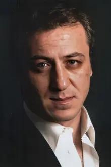 Barış Falay como: Reşat Ademoğlu