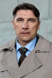 Sergey Ugryumov como: Майор Зацепин