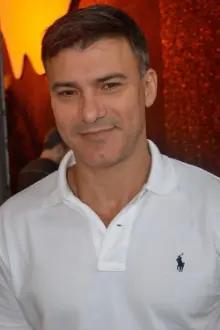 Leonardo Vieira como: Ernesto