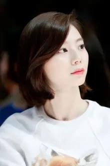 Park Soo-jin como: Eun Hye-in