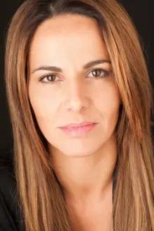 Susana Arrais como: Mónica Santos