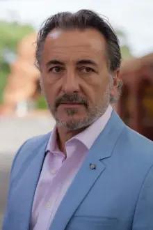 Mirko Grillini como: Carlo Mercado