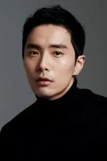 Chun Sin-hwan como: Jin-su