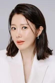 Cho Eun-sook como: Shim Bong-ae
